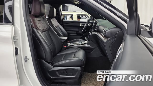 Ford Explorer (VI) 3.0 Platinum 4WD 2022 — фото 11
