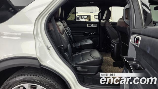 Ford Explorer (VI) 3.0 Platinum 4WD 2022 — фото 12