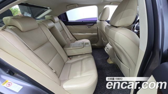 Lexus ES300h Supreme XV60 2013 — фото 16