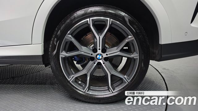 BMW X6 (G06) xDrive40i M Sport 2021 — фото 27