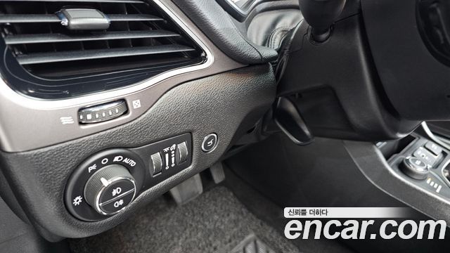 Jeep Cherokee (KL) 2.4 Limited AWD 2021 — фото 38