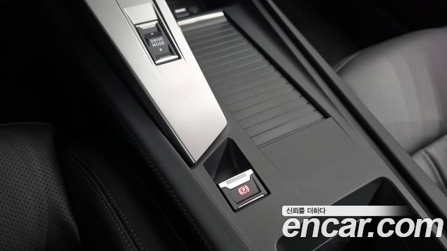 Peugeot 408 1.2 Pure Tech Allure 2023 — фото 32
