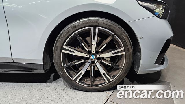 BMW 5 Series (G60) 530i xDrive M Sport 2024 — фото 21
