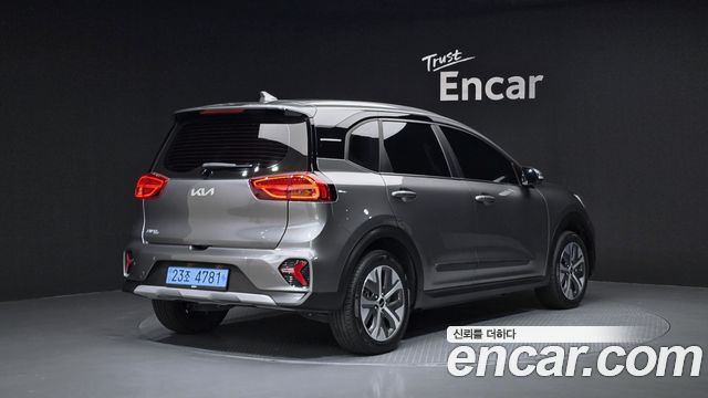 Kia Niro Plus Air 2023 — фото 2