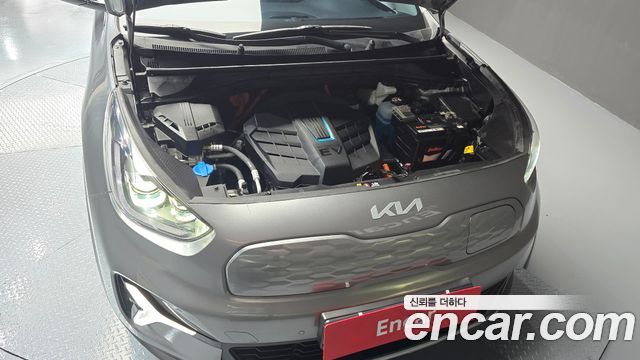 Kia Niro Plus Air 2023 — фото 6