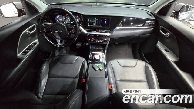 Kia Niro Plus Air 2023 — фото 7