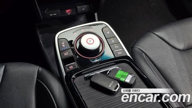 Kia Niro Plus Air 2023 — фото 9