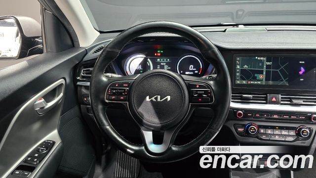 Kia Niro Plus Air 2023 — фото 13