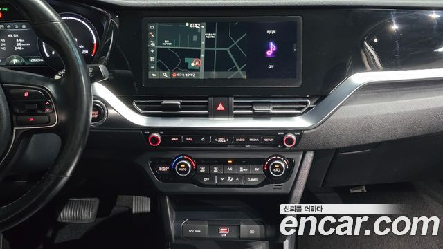 Kia Niro Plus Air 2023 — фото 16
