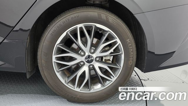 Kia K5 (III) 2.0 Prestige 2023 — фото 21