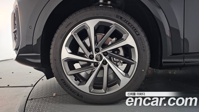 Audi Q5 (80A) 40 TFSI Quattro Sportback S Line 2025 — фото 5