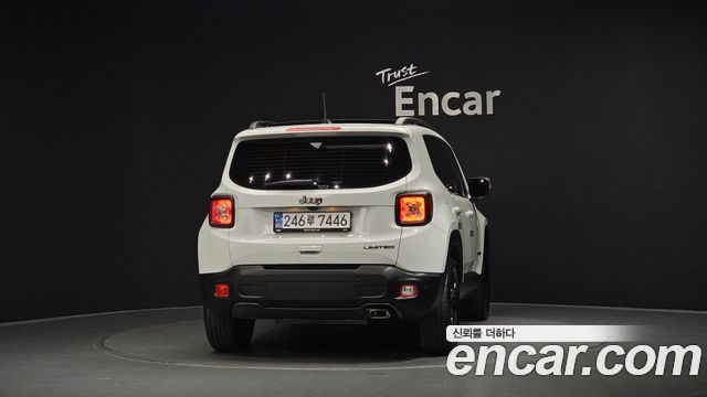 Jeep Renegade 1.3 Limited 2022 — фото 4