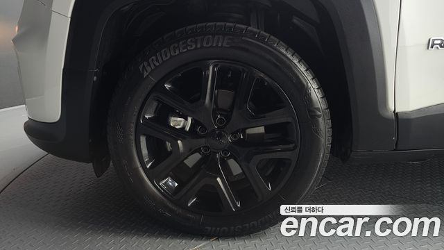 Jeep Renegade 1.3 Limited 2022 — фото 5