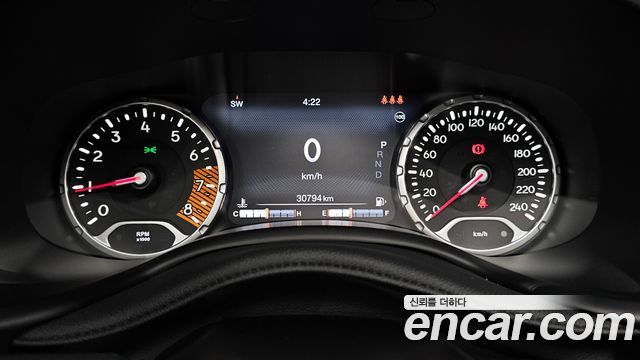 Jeep Renegade 1.3 Limited 2022 — фото 8