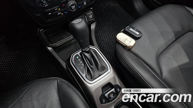 Jeep Renegade 1.3 Limited 2022 — фото 9
