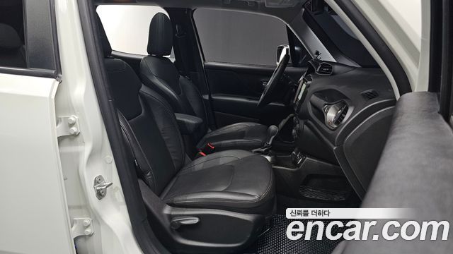 Jeep Renegade 1.3 Limited 2022 — фото 10