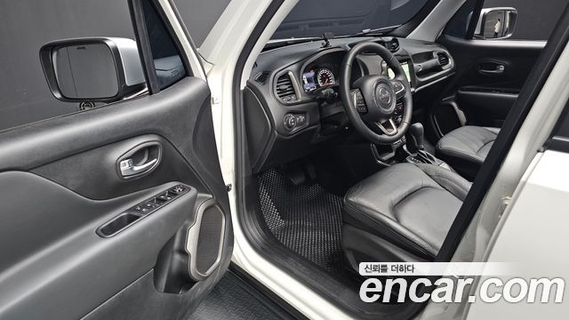 Jeep Renegade 1.3 Limited 2022 — фото 11
