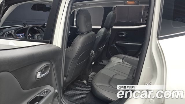 Jeep Renegade 1.3 Limited 2022 — фото 12
