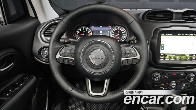Jeep Renegade 1.3 Limited 2022 — фото 13