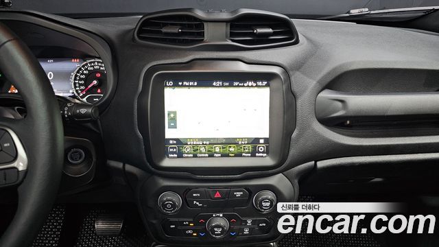 Jeep Renegade 1.3 Limited 2022 — фото 14