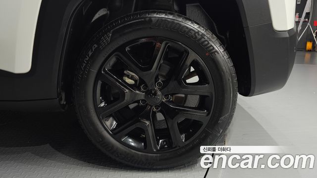 Jeep Renegade 1.3 Limited 2022 — фото 21