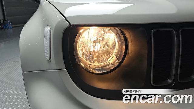 Jeep Renegade 1.3 Limited 2022 — фото 22