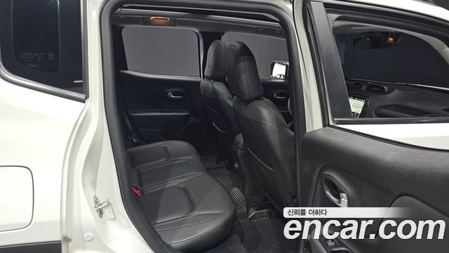Jeep Renegade 1.3 Limited 2022 — фото 26
