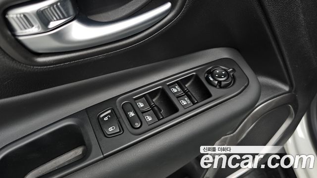 Jeep Renegade 1.3 Limited 2022 — фото 28
