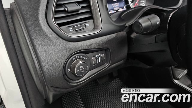Jeep Renegade 1.3 Limited 2022 — фото 30