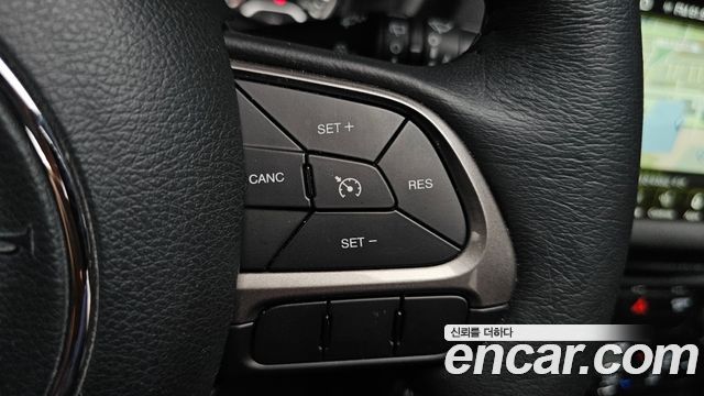 Jeep Renegade 1.3 Limited 2022 — фото 31