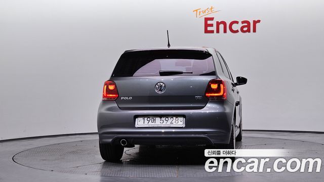 Volkswagen Polo 1.6 TDI R-Line 5th 2014 — фото 4