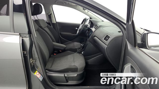 Volkswagen Polo 1.6 TDI R-Line 5th 2014 — фото 11