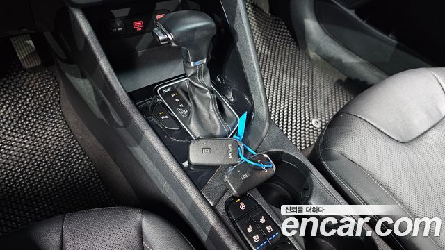 Kia Niro 1.6 HEV Noblesse 2022 — фото 9