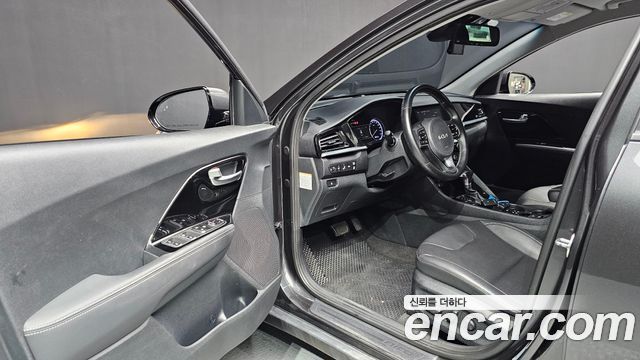 Kia Niro 1.6 HEV Noblesse 2022 — фото 10