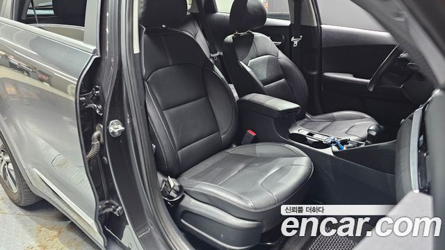 Kia Niro 1.6 HEV Noblesse 2022 — фото 11