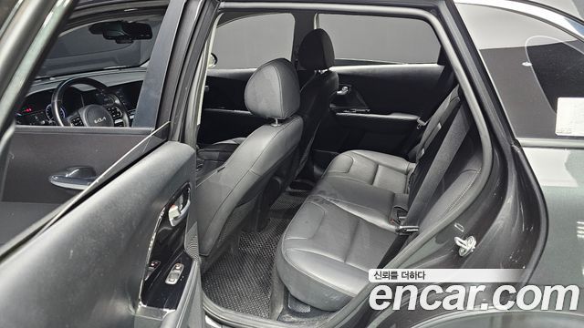Kia Niro 1.6 HEV Noblesse 2022 — фото 13