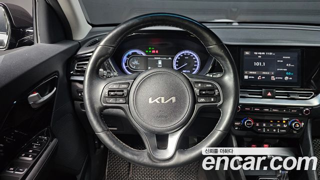 Kia Niro 1.6 HEV Noblesse 2022 — фото 14