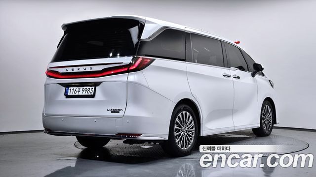 Lexus LM (II) 500h Executive 2025 — фото 2