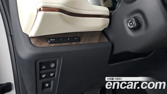 Lexus LM (II) 500h Executive 2025 — фото 27