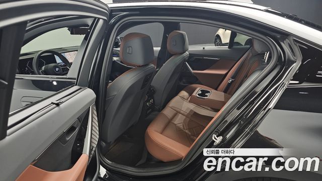 BMW 5 Series (G60) 530i xDrive M Sport Pro Special Edition 2026 — фото 12