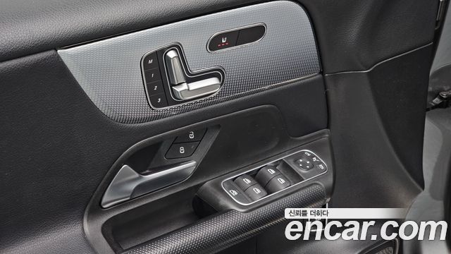 Mercedes-Benz GLB-Class (X247) GLB200 d 2021 — фото 16
