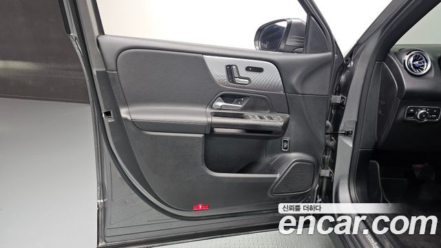 Mercedes-Benz GLB-Class (X247) GLB200 d 2021 — фото 24