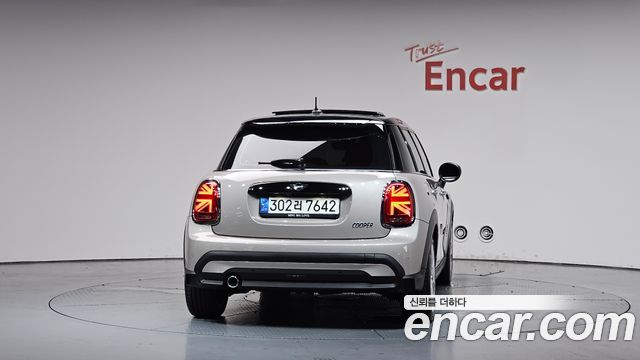MINI Cooper 5-Door Classic Plus 3rd 2022 — фото 4