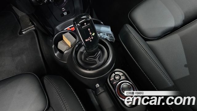 MINI Cooper 5-Door Classic Plus 3rd 2022 — фото 9