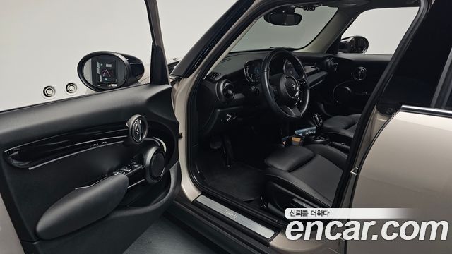 MINI Cooper 5-Door Classic Plus 3rd 2022 — фото 10