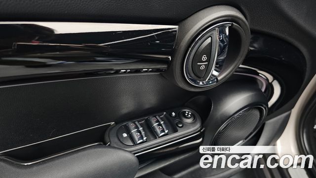 MINI Cooper 5-Door Classic Plus 3rd 2022 — фото 18