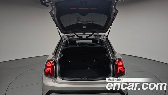 MINI Cooper 5-Door Classic Plus 3rd 2022 — фото 20