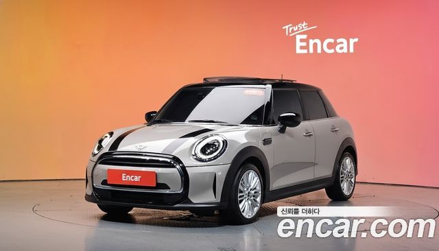 MINI Cooper 5-Door Classic Plus 3rd 2022 — фото 1