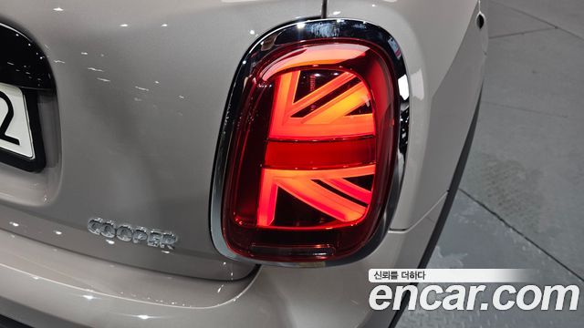 MINI Cooper 5-Door Classic Plus 3rd 2022 — фото 23