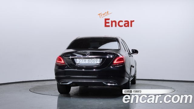Mercedes-Benz C-Class (W205) C220 d 4MATIC Exclusive 2019 — фото 4